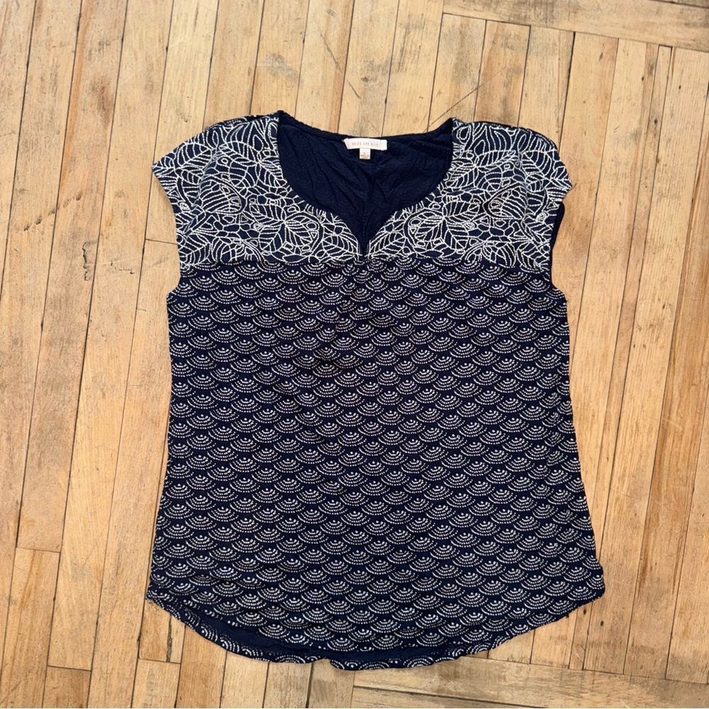 Skies are Blue top, size large.